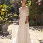 Vestido de novia Maylen de Alma Novia palabra de honor con chaqueta de encaje desmontable