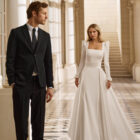 Vestido de novia Bahia de Aire Barcelona 2027 con manga larga, escote cuadrado, espalda lágrima y falda de corte A en crepé.