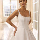 Vestido de novia Brena de Alma Novia con escote halter y falda fluida
