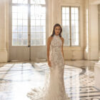 Vestido de novia Aire Barcelona 2027 con escote halter de encaje floral, falda de tul y silueta línea A de estilo romántico.