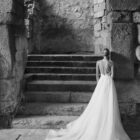 Vestido de novia Patri de Adriana Alier 2027 con escote halter, encaje floral y espalda abierta con tiras de pedrería