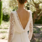 Vestido de novia Maris de Alma Novia con manga larga de encaje y falda fluida