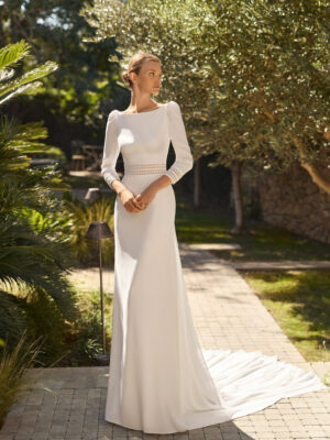 Vestido de novia Mera de Alma Novia con escote cuadrado, manga larga y cintura de encaje