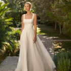 Vestido de novia Mira de Alma Novia con escote cuadrado y mangas abullonadas