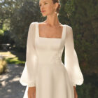 Vestido de novia Mira de Alma Novia con escote cuadrado y mangas abullonadas