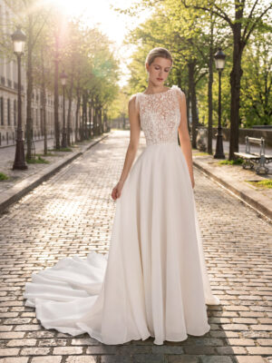 Vestido de novia Tigris de Aire Barcelona con cuerpo de encaje floral y falda fluida