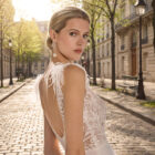 Vestido de novia Tigris de Aire Barcelona con cuerpo de encaje floral y falda fluida